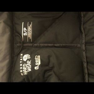 Mountain Hardware black puffer size small.